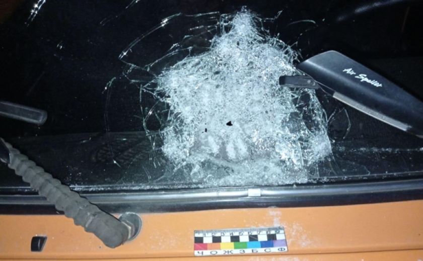 Стріляв в автомобіль з дітьми військовослужбовця ЗСУ: Поліція повідомила про підозру 66-річному мешканцю Марганця