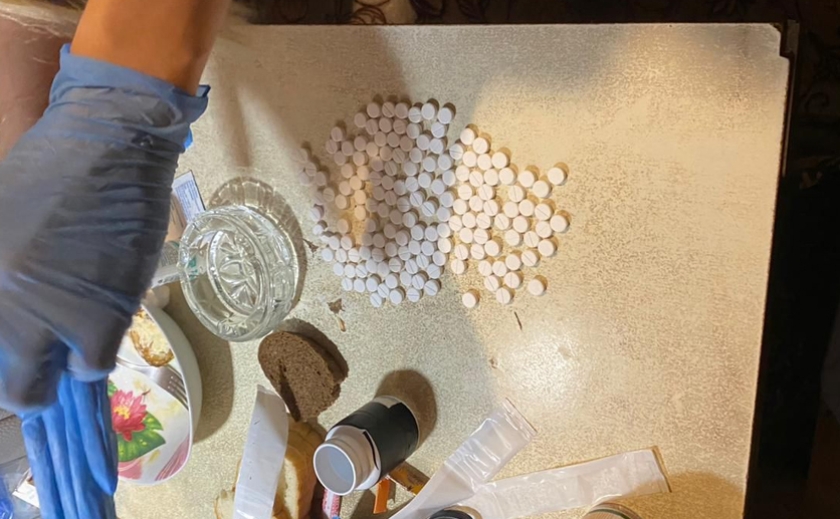 Зберігав 400 пігулок метадону: у Марганці встановили 35-річного наркозбувача