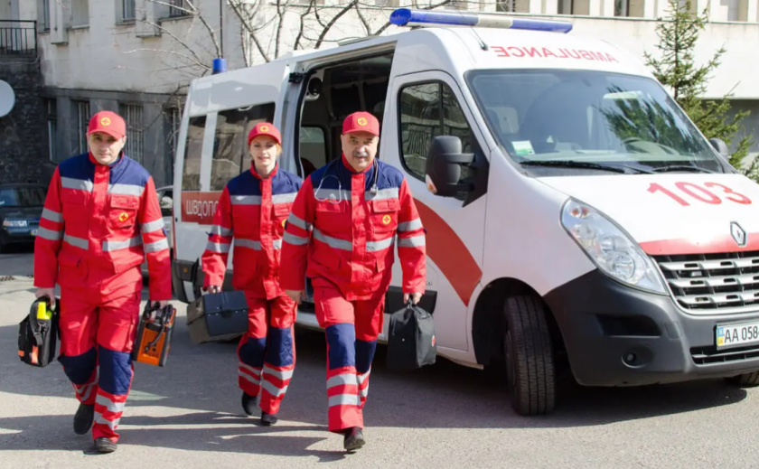 У Марганці чоловік напав на медиків та взяв їх у заручники, поки ті рятували його дружину