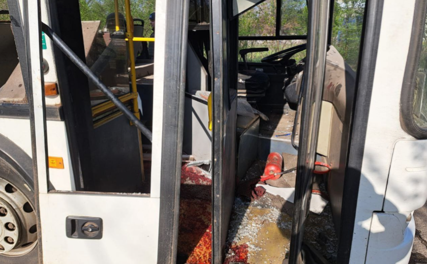 Ворожа атака по автобусу в Марганці 23 квітня: у лікарні помер 59-річний чоловік