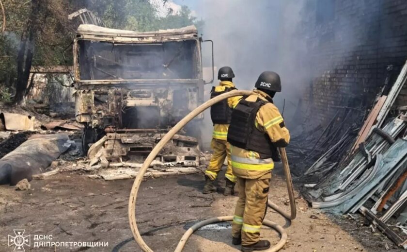 У Нікопольському районі внаслідок влучання дрону сталося займання вантажного автомобіля