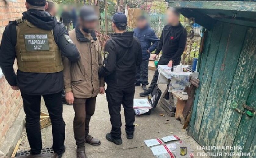 У Марганці поліцейські викрили та затримали підозрюваного у збуті наркотиків